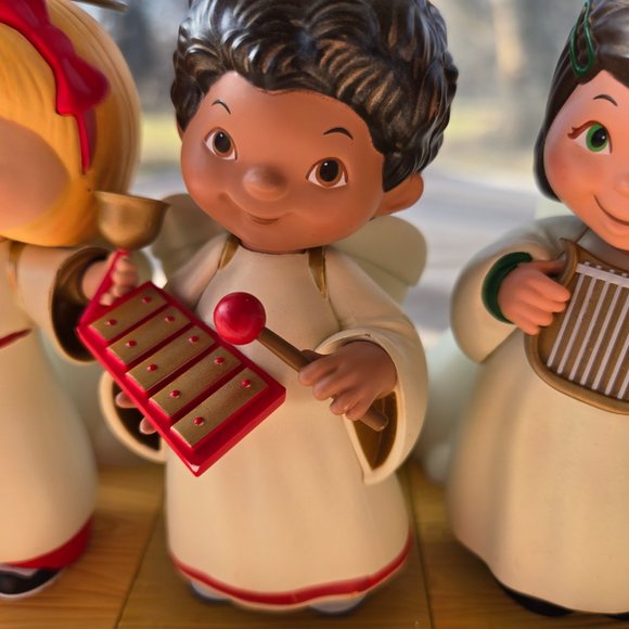 Hallmark 2012 Wireless Children's Angel Choir Pageant Animated Musical - Picture 3 of 13